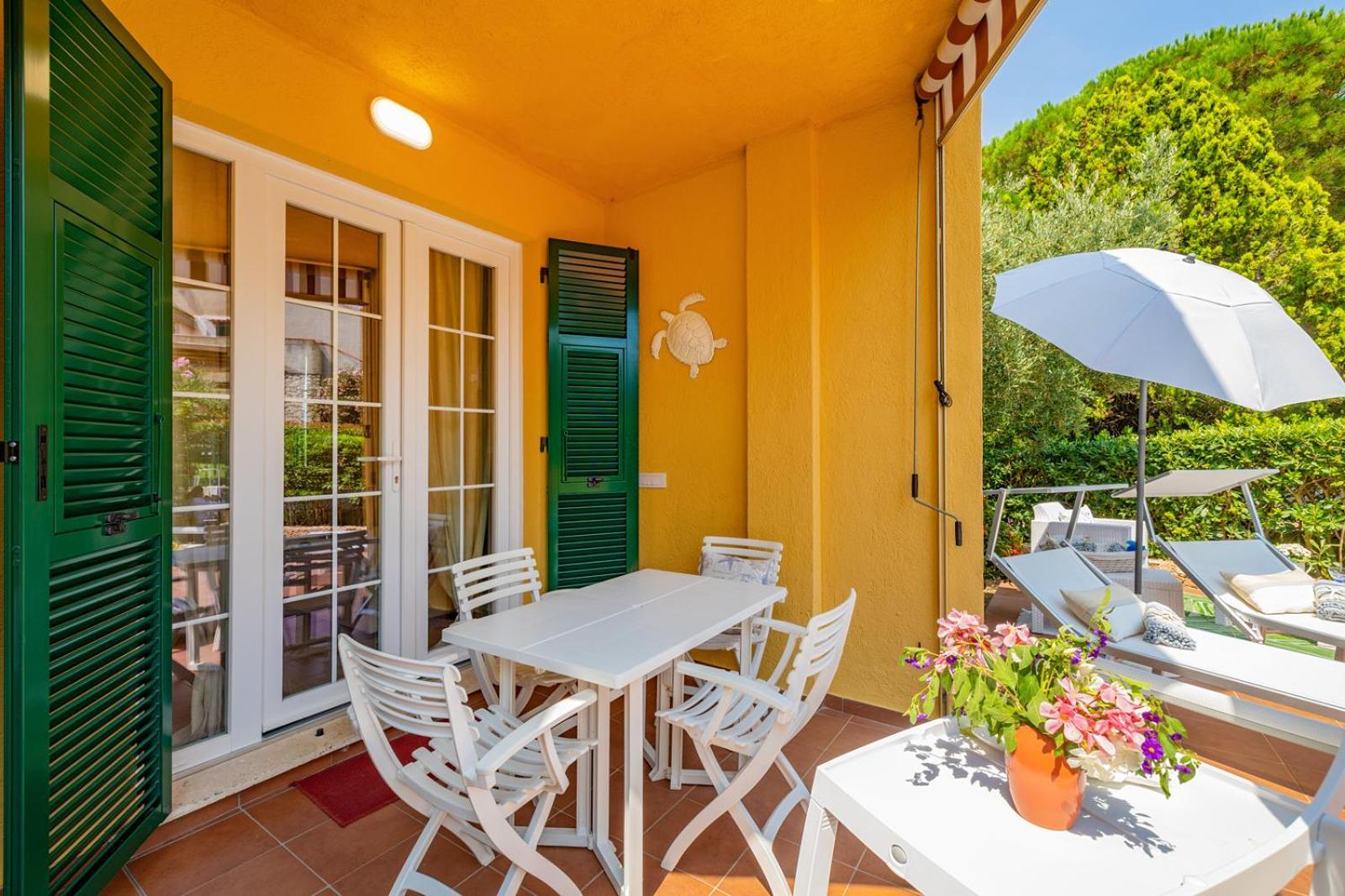 Isabel And Bike Apartment Finale Ligure